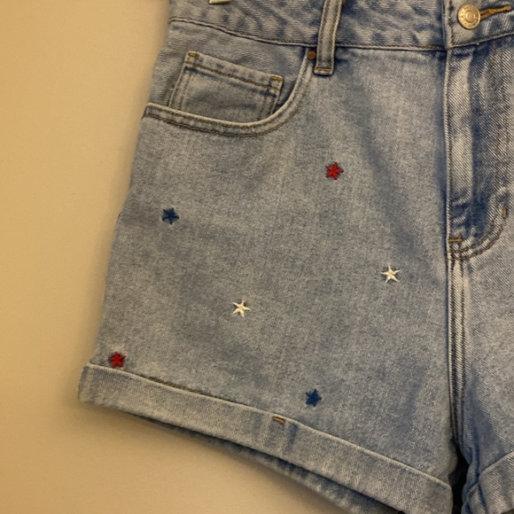 ⭐️ PacSun Embroidered Star Spangled detail High Rise  denim shorts size 30 - Picture 2 of 12